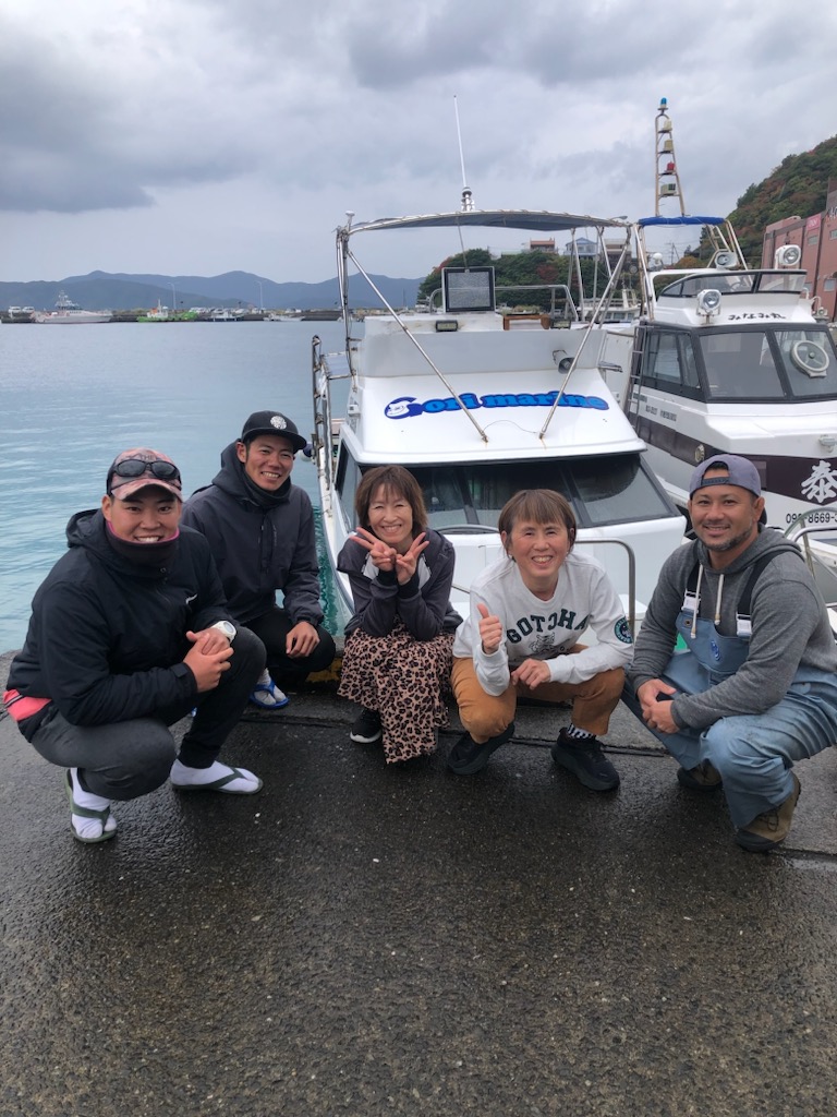 鹿児島の、加計呂麻島で、クジラ見て、ご馳走食べて、ゆか板で寝る。芭蕉